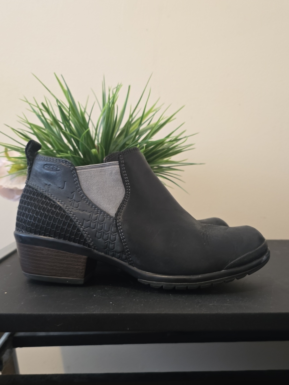 Keen Black Slip-On Ankle Booties with Textured Heel 7.5